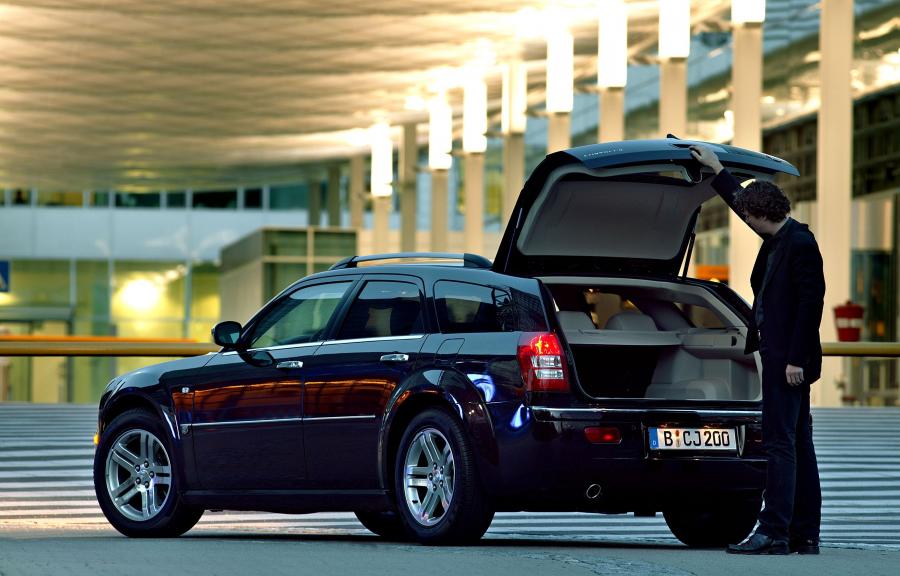  Chrysler 300C Touring 2005 года  (фото 18 из 44)
